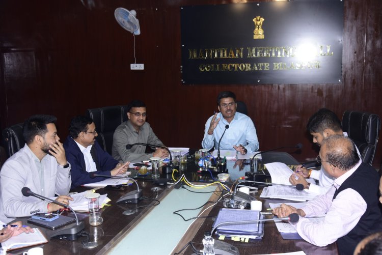 प्रधानमंत्री नरेंद्र मोदी की मौजूदगी में मुख्यमंत्री का शपथ ग्रहण समारोह, जिले में होगा लाईव प्रसारण कलेक्टर ने टीएल की बैठक में दी जानकारी,साथ ही लंबित मामलों के निराकरण को लेकर की समीक्षा की,जल्द पूरा करने दिए निर्देश