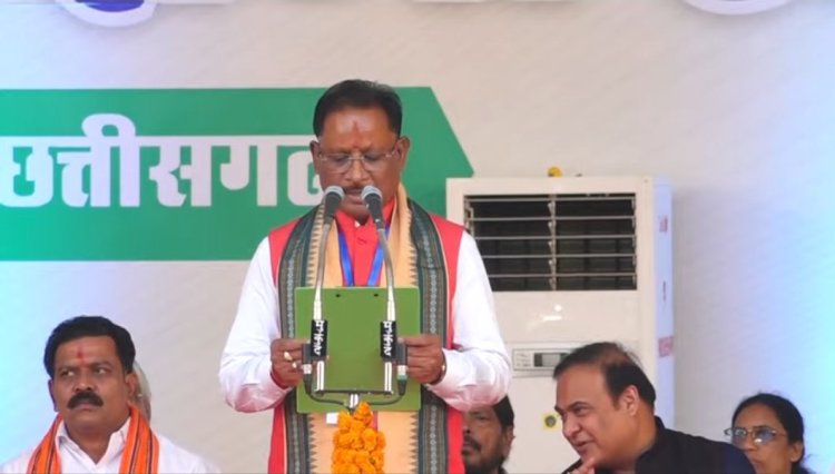 मैं विष्णु देव साय ईश्वर की शपथ लेता हूं, प्रदेश के नव निर्वाचित मुख्यमंत्री विष्णु देव साय ने ली शपथ, राज्यपाल विश्वभूषण ने पद एवं गोपनीयता की दिलाई शपथ