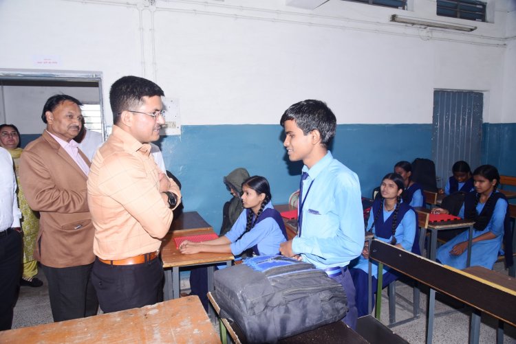 कलेक्टर ने दृष्टि एवं श्रवण बाधितार्थ स्कूल का किया निरीक्षण,कल ही स्कूल के बच्चो के प्रतिनिधिमंडल ने जिला कार्यालय आकर कलेक्टर से की थी मुलाकात,