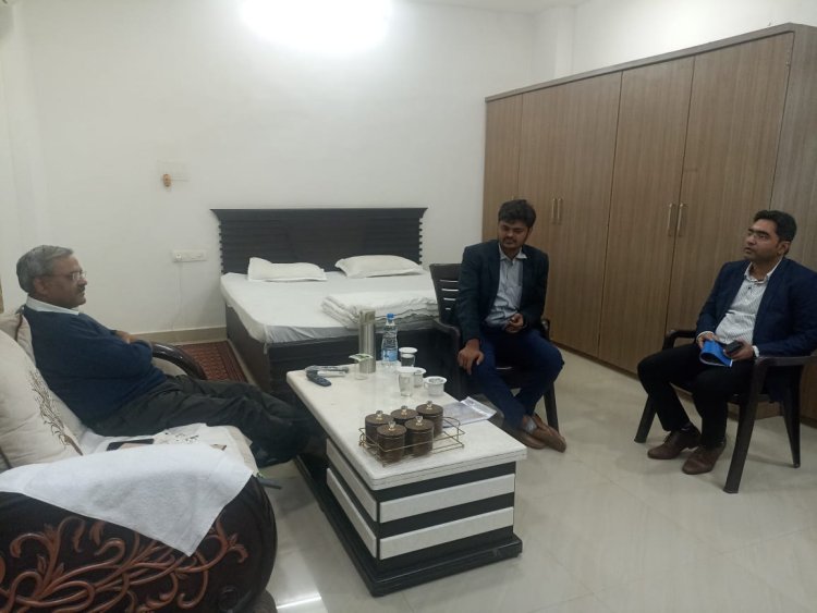 "विकसित भारत संकल्प यात्रा" के जिले में बेहतर क्रियान्वयन हेतु तैयारियों की समीक्षा करने केंद्रीय संयुक्त सचिव मुंगेली पहुंचे
