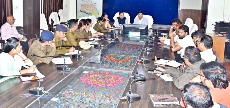 *लालपुर थाना व अमरटापू धाम में कार्यक्रम को लेकर अधिकारियों को सौंपी जिम्मेदारी