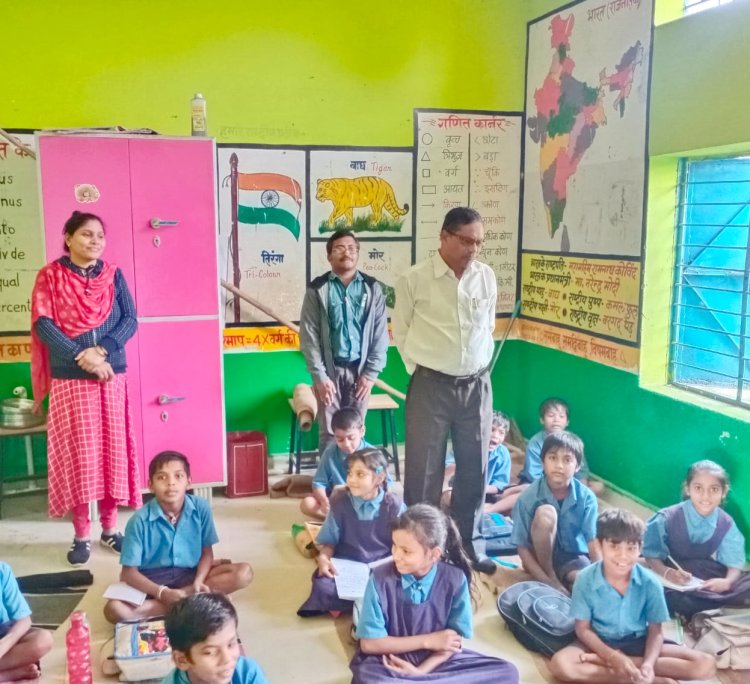 *स्कूलों में समय पर अनुपस्थित शिक्षकों को कारण बताओ नोटिस जारी