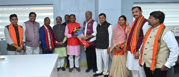 मंत्रालय पहुंचकर सभी मंत्रियों ने की विष्णु देव साय से मुलाकात जल्द दिए जाएंगे सभी मंत्रियों को विभाग