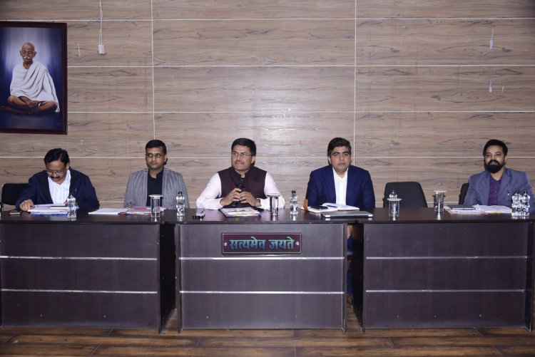 कलेक्टर ने टीएल बैठक में की लंबित मामलों की समीक्षा, डीएमएफ के तहत अब प्रारंभ कार्यों पर लगाई रोक,अवैध प्लाटिंग पर कार्रवाई लगातार जारी रखने दिए निर्देश