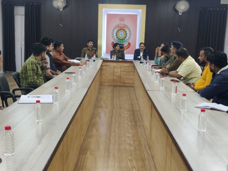 नए साल के जश्न पर पुलिस और जिला प्रशासन की नज़र,गाइड लाइन जारी,लॉ एंड ऑर्डर बनाए रखने होटल,क्लब संचालको की बुलाई गई बैठक