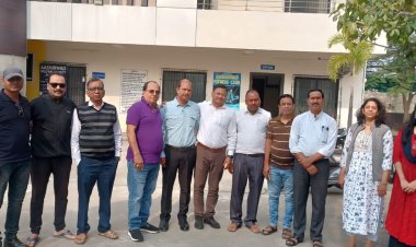 *आशीर्वाद वैली में आवासीय सहकारी समिति चुनाव सफलतापूर्वक संपन्न।*  *नेमेश पांडेय बने निर्विरोध अध्यक्ष तो वहीं प्रकाश साहू बने उपाध्यक्ष