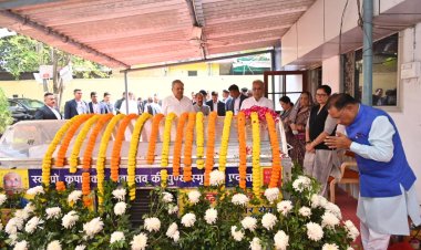 पूर्व मुख्यमंत्री भूपेश बघेल के पिता को सीएम साय ने दी श्रद्धांजली, स्पिकर डा रमन सिंह, डिप्टी सीएम अरूण साव ने की शोकाकुल परिवार से मुलाकात