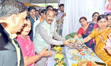 लोरमी में आयोजित हुई विकसित भारत संकल्प यात्रा*  *समाज के अंतिम पायदान पर खड़े व्यक्ति को मिल रहा योजनाओं का लाभ: उपमुख्यमंत्री  साव