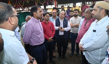 निगम आयुक्त अबिनाश मिश्रा ने किया शास्त्री बाजार, मालवीय रोड, जवाहर बाजार का निरीक्षण