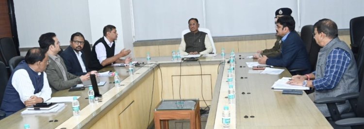सीएम ने ली कलेक्टर एसपी की हाई लेवल मीटिंग,बोले किसी भी सूरत में बिगड़नी नहीं चाहिए प्रदेश में लॉ एंड ऑर्डर,अफवाह फैलाने वालों पर करे सख़्त कार्यवाही