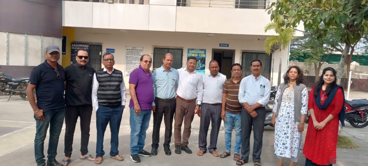 *आशीर्वाद वैली में आवासीय सहकारी समिति चुनाव सफलतापूर्वक संपन्न।*  *नेमेश पांडेय बने निर्विरोध अध्यक्ष तो वहीं प्रकाश साहू बने उपाध्यक्ष