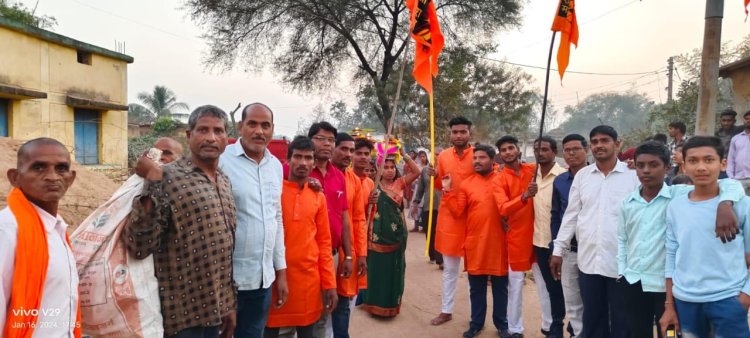 *गाजे बाजे एवं आतिशबाजी के साथ निकाली गई भव्य कलश यात्रा