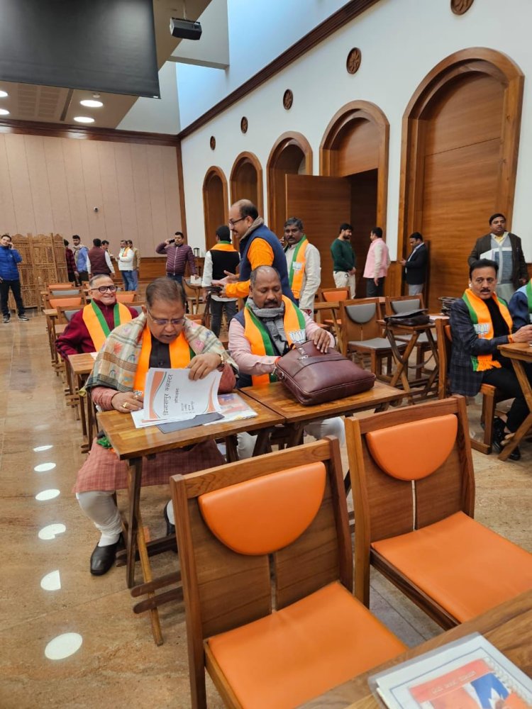 नई दिल्ली में आयोजित हुई भाजपा  कलस्टर प्रभारियों की बैठक, लोकसभा प्रभारी के रूप में विधायक अमर अग्रवाल हुए शामिल
