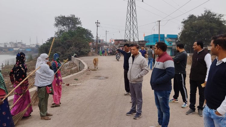 निगम आयुक्त ने सात सफाई ठेकेदारों पर लगाया 70000 जुर्मना एक सफाई ठेकेदार एवम एक सफाई सुपरवाइज़र को दिया नीलांबन का आदेश