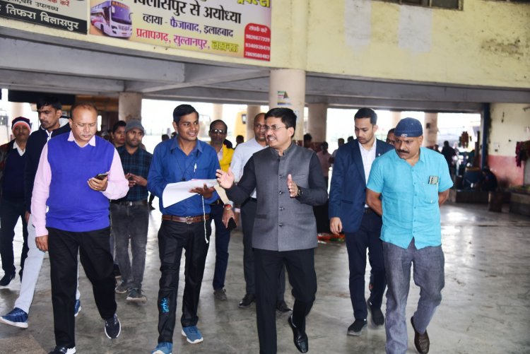 कलेक्टर ने किया हाईटेक बस स्टैंड का निरीक्षण, सुविधाओ का होगा विकास कार्ययोजना बनाने दिए निर्देश, यात्रियों के ठहरने बनेगा रैन बसेरा