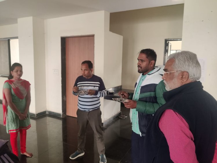 कलेक्टर ने नवगुरूकुल परिसर का किया निरीक्षण, व्यवस्थाओं संबंधी दिए निर्देश