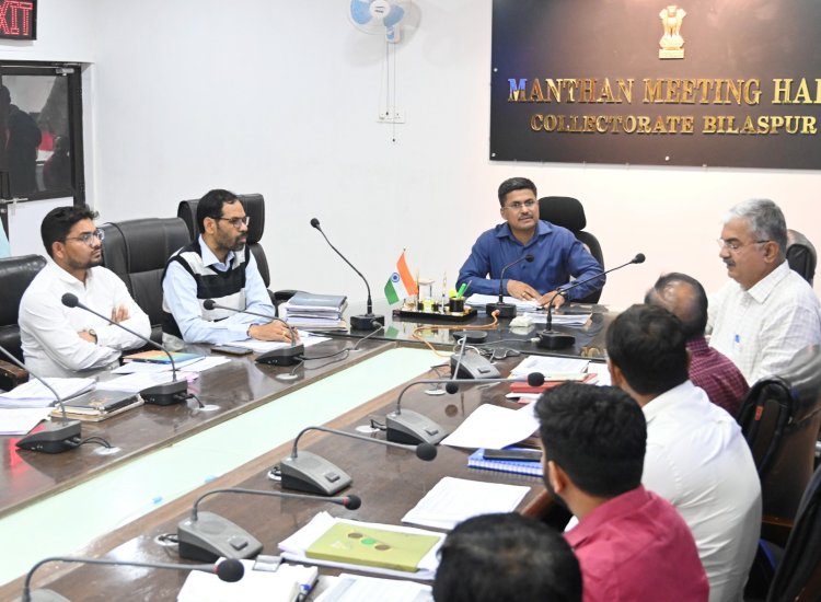 कलेक्टर अवनीश शरण ने निर्माण विभाग की मैराथन बैठक लेकर की विभागीय समीक्षा, कामों में रुचि नहीं लेने वाले ठेकेदार होंगे ब्लैक लिस्टेड