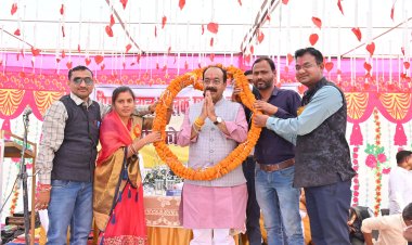 *ग्राम महामाई में मूर्ति प्राण प्रतिष्ठा समारोह में शामिल हुए डिप्टी सीएम अरूण साव*  *ग्राम में लगाई जन चौपाल सुनी आम जनता की समस्याएं