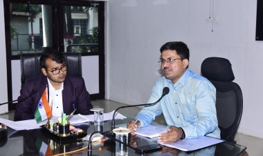 कलेक्टर ने की नगर निगम और स्मार्ट सिटी के कामकाज की समीक्षा,बरसात के पहले बड़े नालों का निर्माण और सफाई का काम पूरा करने दिए निर्देश