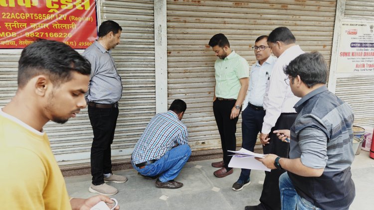 पटाखा दुकान सील,रिहायशी इलाके में नियम विरुद्ध चलाया जा रहा था दुकान, कलेक्टर के निर्देश में जांच दल टीम ने की कार्रवाई