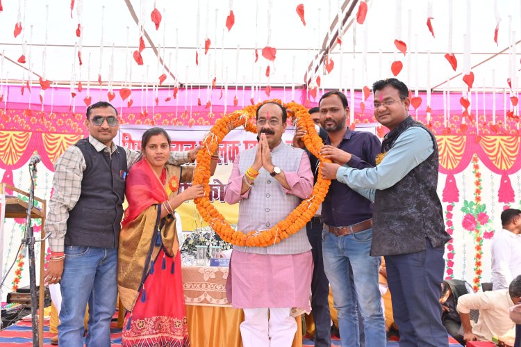 *ग्राम महामाई में मूर्ति प्राण प्रतिष्ठा समारोह में शामिल हुए डिप्टी सीएम अरूण साव*  *ग्राम में लगाई जन चौपाल सुनी आम जनता की समस्याएं