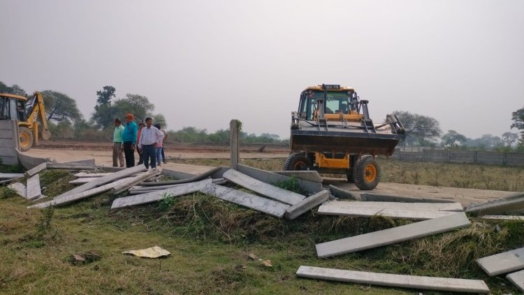 मोपका में अवैध प्लाटिंग,अतिक्रमण के खिलाफ़ आज लागातार दूसरे दिन ताबड़तोड़ कार्रवाई,देखिए इन दर्जन भर बिल्डरों के कब्जे पर की गई कार्यवाही