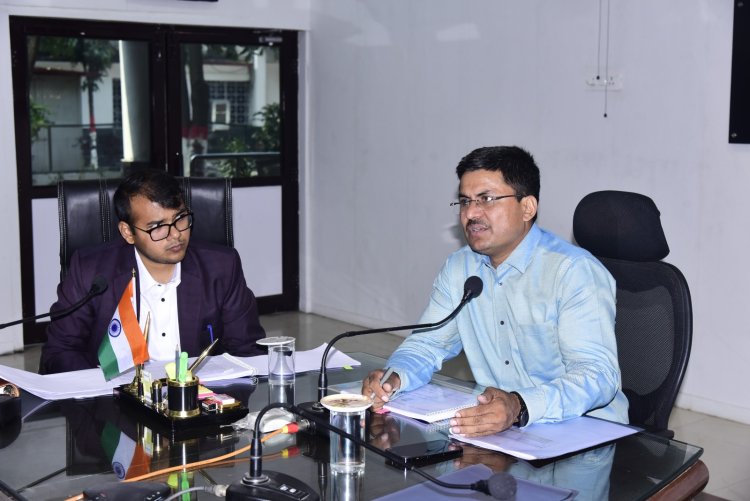 कलेक्टर अवनीश शरण ने कोटवारी जमीन के अवैध बिक्री का लिया संज्ञान, दोषी कोटवार को किया बर्खास्त,बेची गई जमीन शासन के पक्ष में फिर से दर्ज करने दिए निर्देश