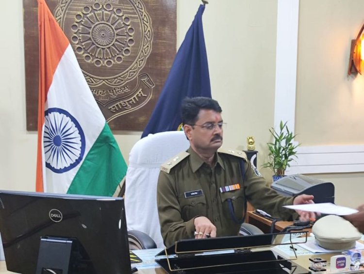 टीआई सस्पेंड,मोहल्ले में तोड़फोड़ की घटना को नजरंदाज करना पड़ा भारी एसपी ने की कार्रवाई