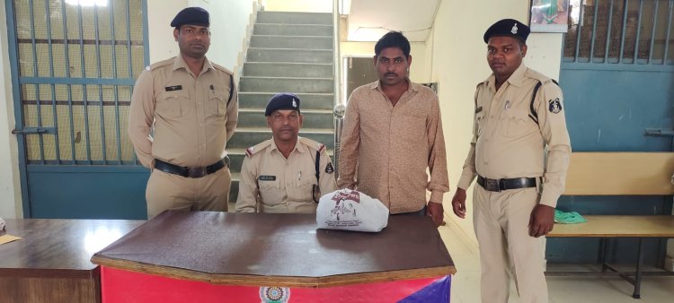 अवैध रूप से गांजा बेचते युवक को तखतपुर पुलिस ने किया गिरफ्तार