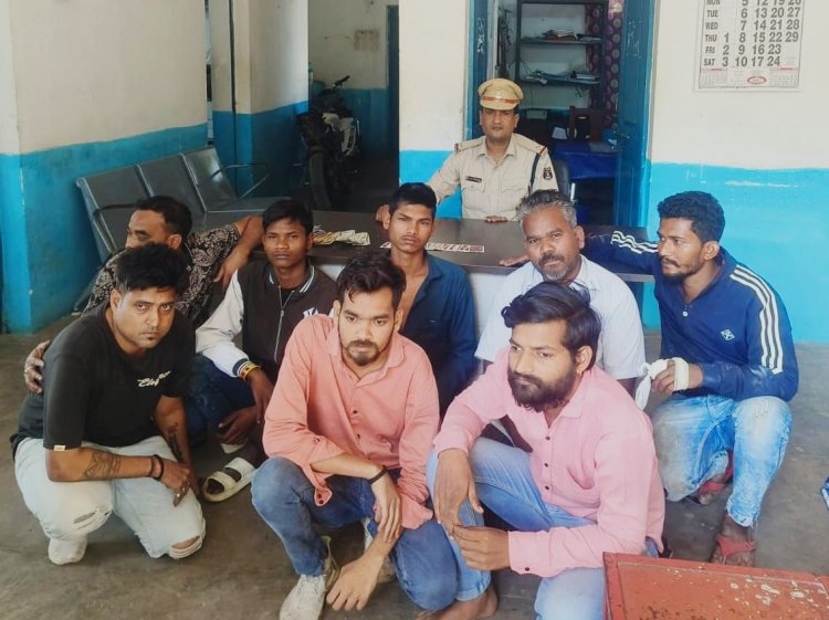 आईटीआई कॉलोनी के पास जुआ खेलते 8 जुआरियों को कोनी पुलिस ने किया गिरफ्तार