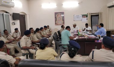 बाल विवाह रोकथाम के संबंध में एडीएम ने ली अधिकारियो की संयुक्त बैठक