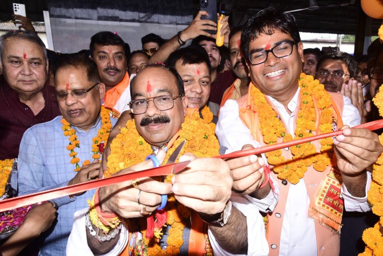 उप मुख्यमंत्री अरुण साव एवं वित्त मंत्री ओपी चौधरी ने अयोध्या दर्शन करने जा रहे श्रद्धालुओं को किया रवाना,850 राम भक्तों को लेकर जा रही ट्रेन को दिखाई हरी झंडी अयोध्या धाम के साथी काशी विश्वनाथ धाम का करेंगे दर्शन
