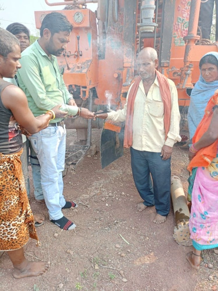 वार्ड क्रमांक 15 मे हुआ बोर खनन