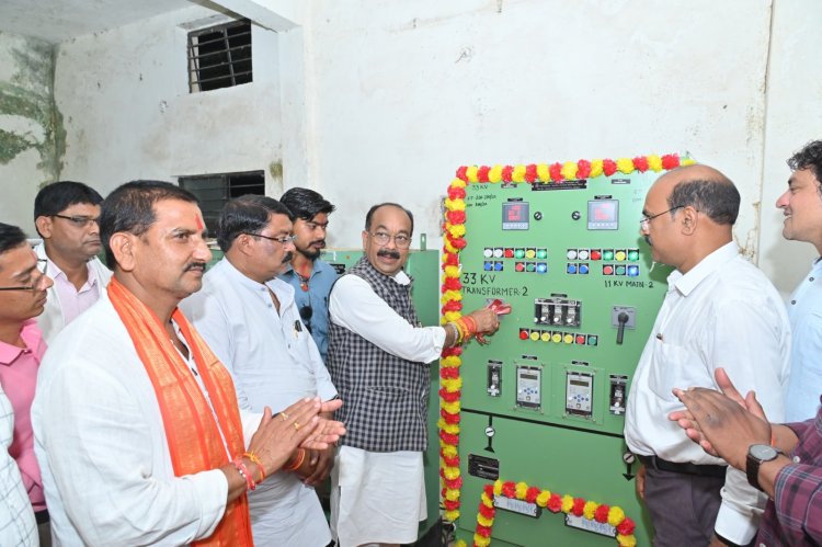 *विकासखण्ड लोरमी के 25 ग्रामों में होगी निर्बाध रूप से विद्युत आपूर्ति*  *उप मुख्यमंत्री अरुण साव ने अखरार में 33/11 के.व्ही. उपकेंद्र में अतिरिक्त 3.15 एम.व्ही.ए. पाॅवर ट्रांसफार्मर का किया लोकार्पण