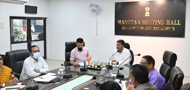 कलेक्टर अवनीश शरण ने ली छात्रावास अधीक्षकों की बैठक, कहां बच्चों को आश्रम छात्रावास में घर जैसा माहौल दें