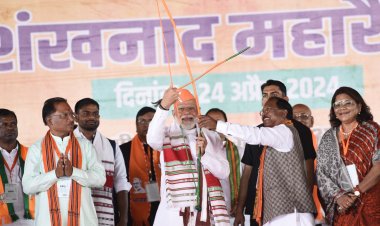 प्रधानमंत्री मोदी अम्बिकापुर की विशाल आमसभा को संबोधित करते हुए कहा, देश की संपत्ति को लूटना कांग्रेस अपना जन्मसिद्ध अधिकार समझती है