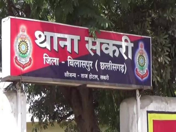 एसपी रजनेश सिंह के निर्देश पर बड़ी कार्रवाई,महिला निरीक्षक और उसके रिश्तेदारों के खिलाफ़ मारपीट सहीत कई धाराओं में मामला दर्ज, होली त्यौहार के दिन उसलापुर के गोकुलधाम इलाके में हुई थी दो पक्षों में मारपीट की घटना