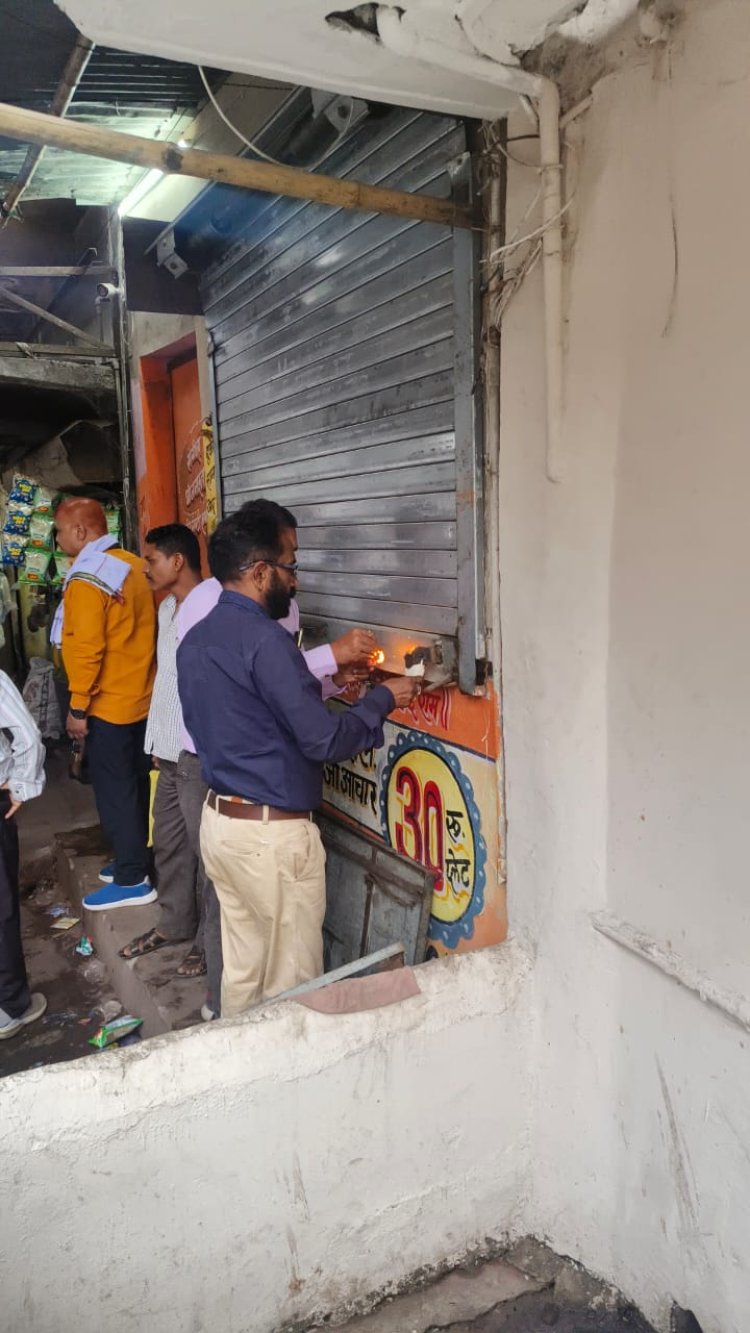 भोजनालय के नाम पर चला रहा था चखना सेंटर पुलिस और निगम की टिम ने किया सिल, संचालक पर है मारपीट के मामले दर्ज