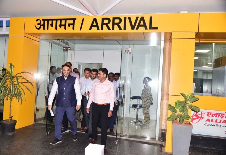 पीडब्ल्यूडी के प्रमुख सचिव कमलप्रीत सिंह एवं वित्त सचिव मुकेश बंसल ने किया एयरपोर्ट का निरीक्षण
