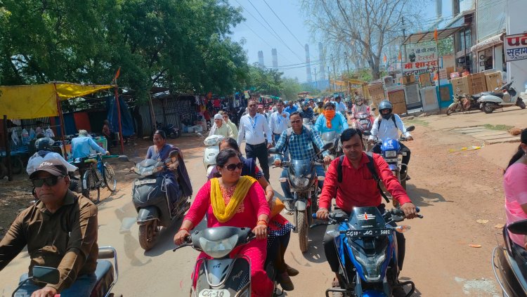 अधिकारी - कर्मचारियों ने बाइक रैली निकाल कर दिया मतदाता जागरूकता का संदेश