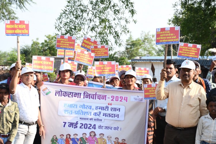 *मतदाता जागरूकता के लिए निकाली गई रैली,  मानव श्रृंखला बनाकर शत-प्रतिशत मतदान के लिए दिलाई गई शपथ