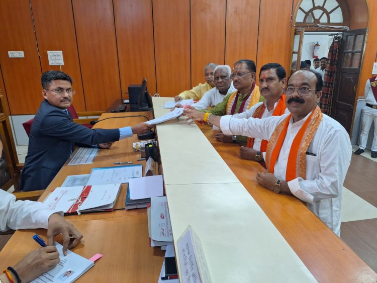 भाजपा प्रत्याशी तोखन साहू ने मुख्यमंत्री विष्णुदेव साय की मौजूदगी में जमा किया नामांकन