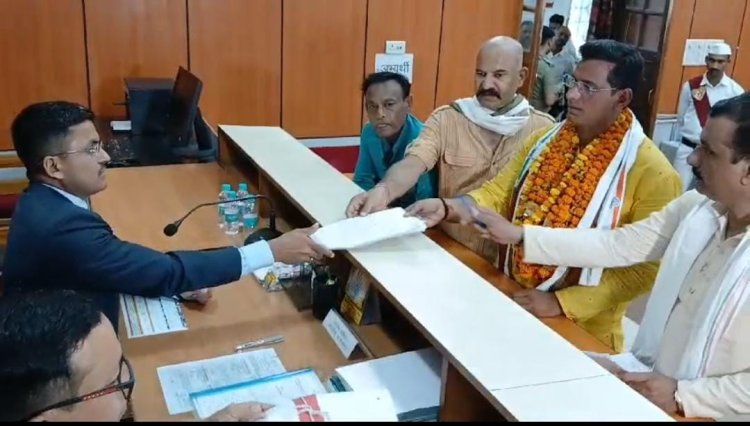 कांग्रेस प्रत्याशी देवेंद्र यादव ने दाखिल किया नामांकन