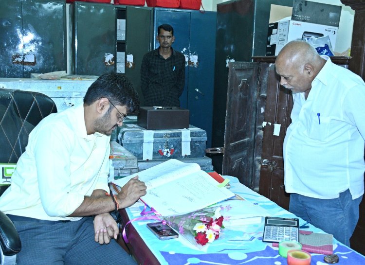 *कलेक्टर ने जिला कोषालय का किया निरीक्षण