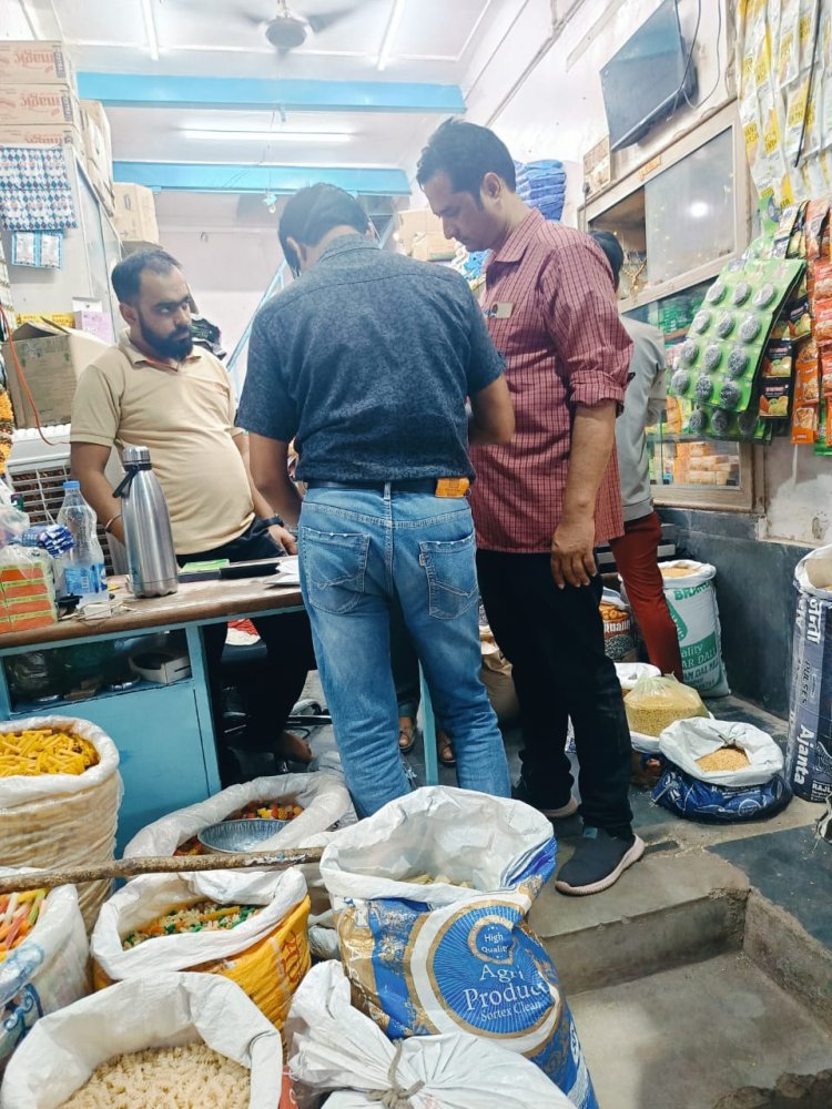 *आकाश अन्न भंडार से 05 क्विंटल मोटा चावल जप्त*  *सार्वजनिक वितरण प्रणाली के प्रावधानों के उल्लंघन पर हुई कार्यवाही*