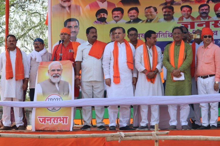 मुख्यमंत्री विष्णु देव साय ने चिल्हाटी में आम सभा को किया संबोधित, कहा भाजपा विकास करती है ठगने का काम कांग्रेस का