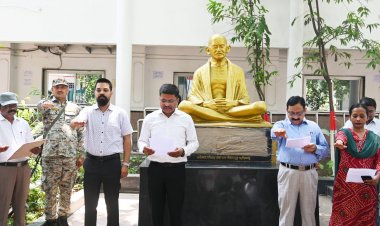 कलेक्टर ने अधिकारी और कर्मचारियों को दिलाई आतंकवाद विरोधी शपथ