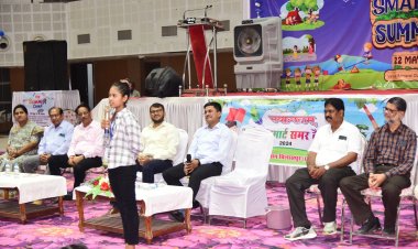 समर कैंप में कलेक्टर अवनीश शरण ने बच्चों से बातचीत कर बड़े सपने देखने की दी प्रेरणा,सरकारी स्कूल के बच्चों ने मॉल में देखी फिल्म बताया अविस्मरणीय क्षण, कई कलाओं में बच्चे हो रहे पारंगत