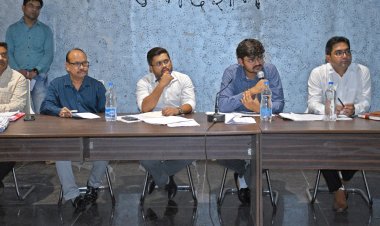 *कलेक्टर ने निजी स्कूलों के संचालकों, प्राचार्यों एवं नोडल अधिकारियों की ली बैठक*  *स्कूलों में ड्रॉप आउट रोकने करें समुचित प्रयास: कलेक्टर*  *स्कूल वाइज ड्रॉप आउट रेट का एनालिसिस करने एवं कार्ययोजना बनाने दिए निर्देश