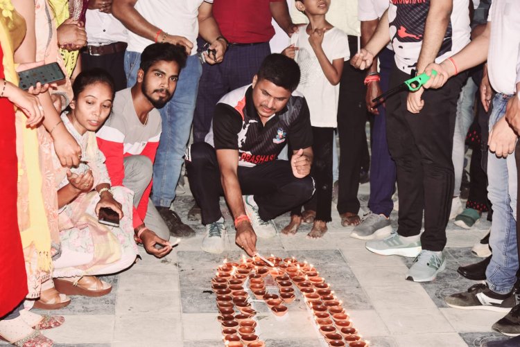 18हजार जगमगाते दीपों से दिया मतदाता जागरूकता का संदेश,दीपों की श्रृंखला में जगमगा उठा हैप्पी स्ट्रीट